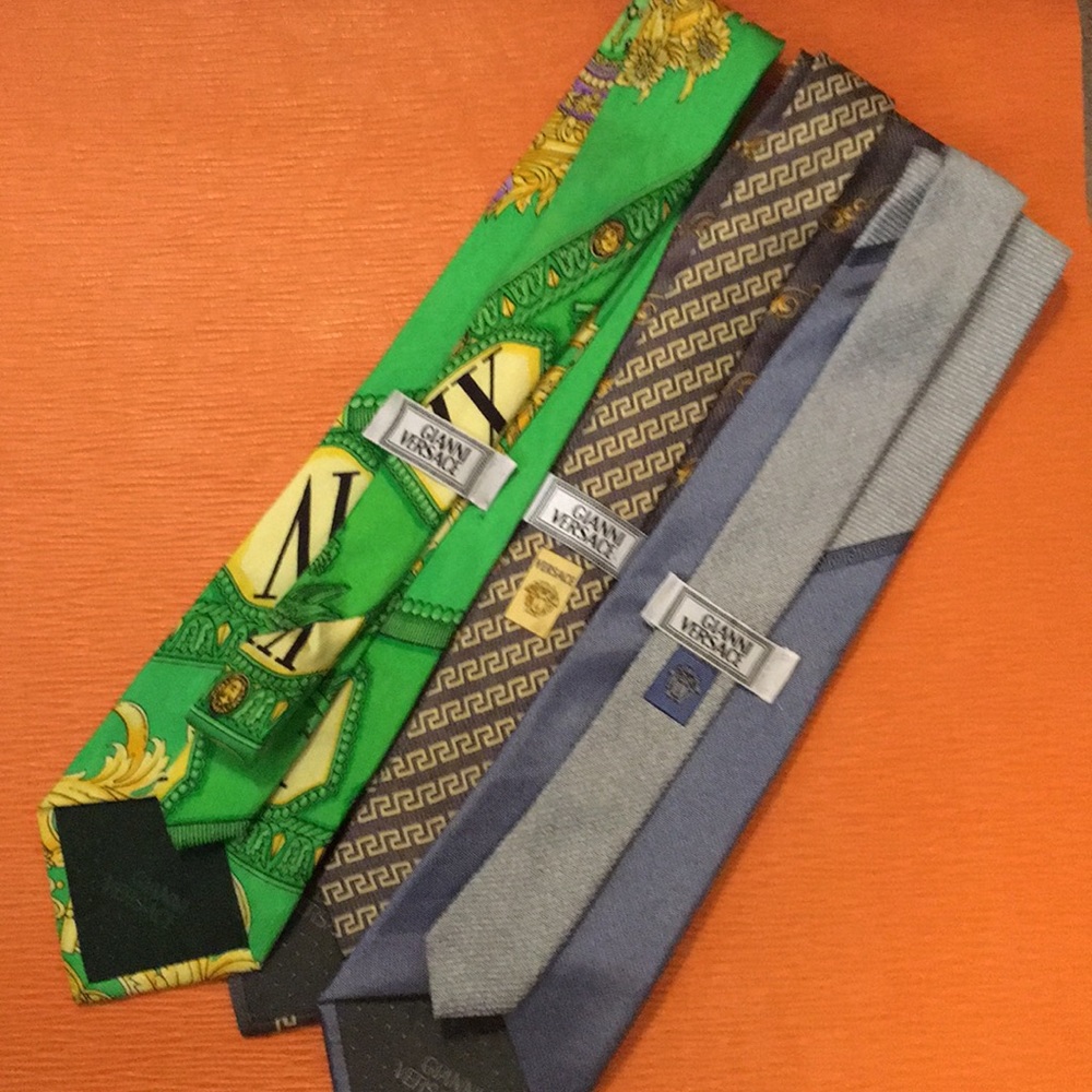 3 Versace cravats ,  100% silk great condition .